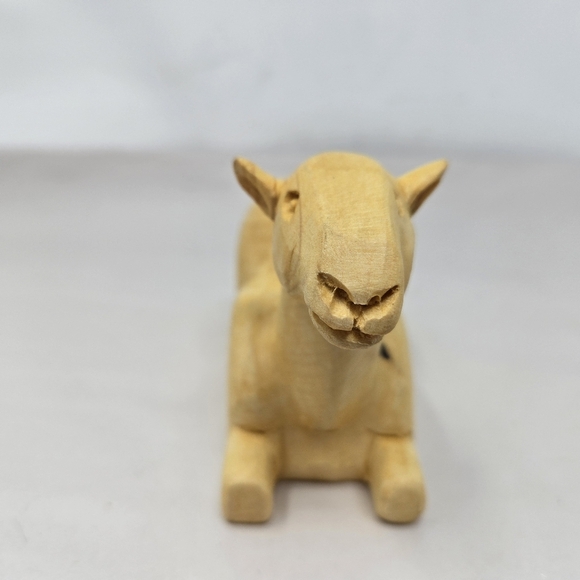 Nativity Camel Sitting In Around Baby Jesus Manger Wood Carved Ralph Herrenbruck - Picture 2 of 10